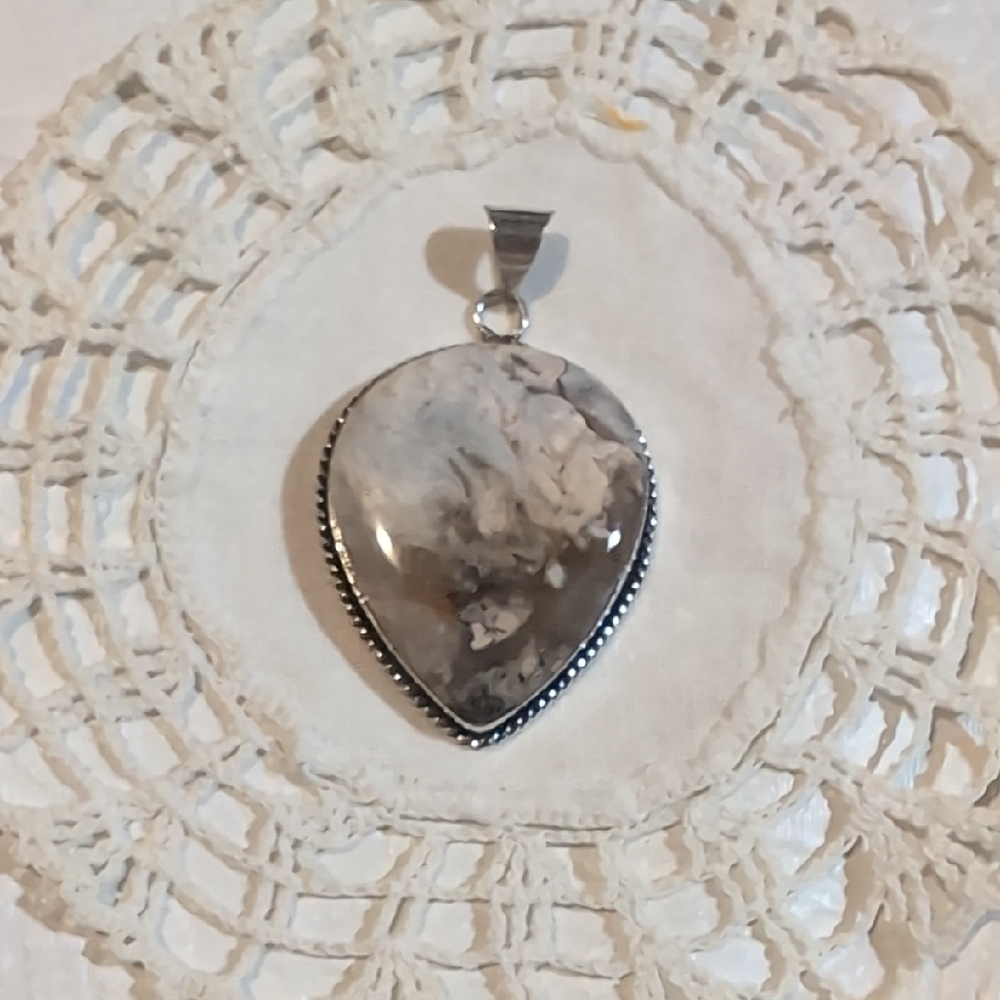 Elegant Silver Pendant Necklace